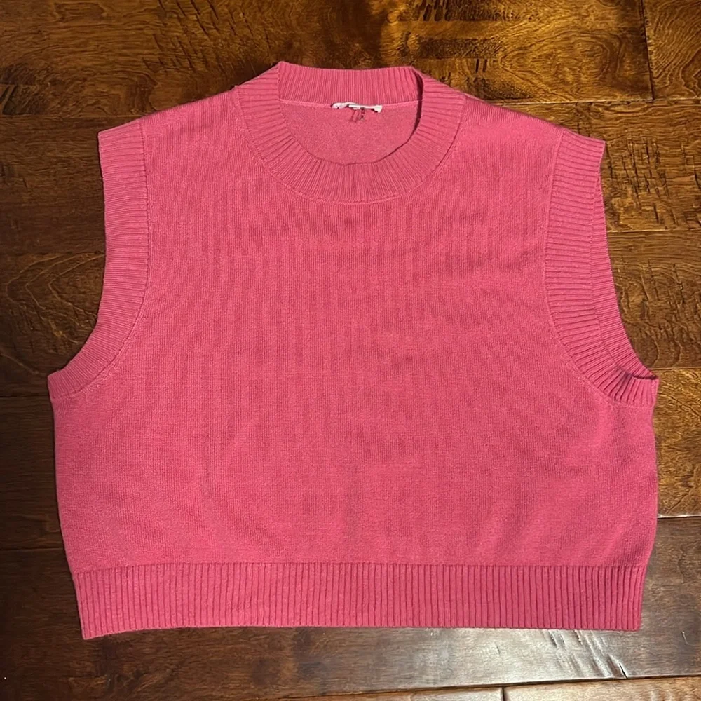 Pink Sleeveless Sweatervest Size Medium - Picture 3 of 5